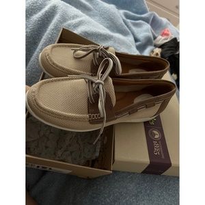 Clarks - Brand New - Size 9.5